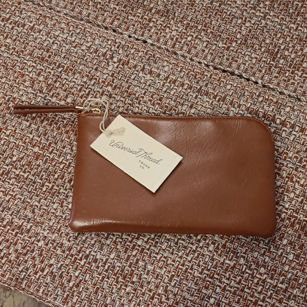 New Universal‎ Thread Womens Large Brown Zippered Pouch. New With Tags